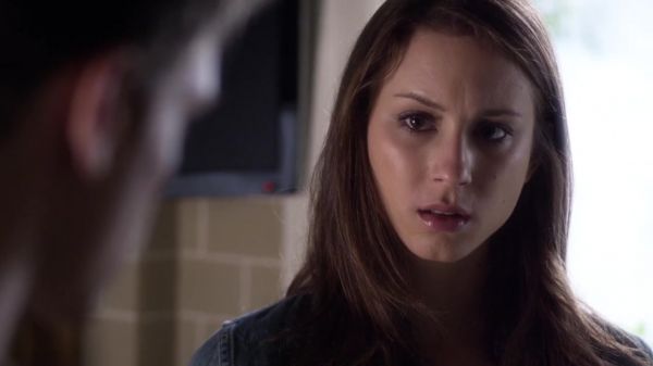 PLL_S04E02_720p_JACK_Up_DownloadSeriesHere_1742.jpg