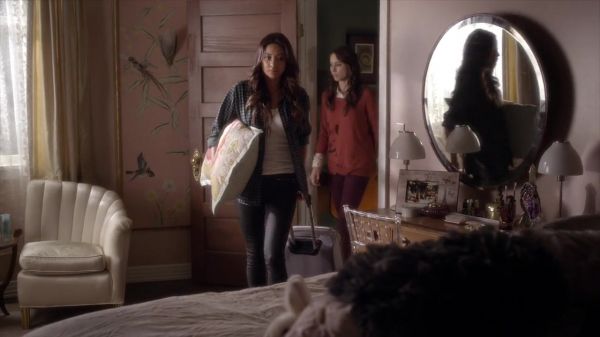 PLL_S04E10_720p_JACK_Up_DownloadSeriesHere_0483.jpg