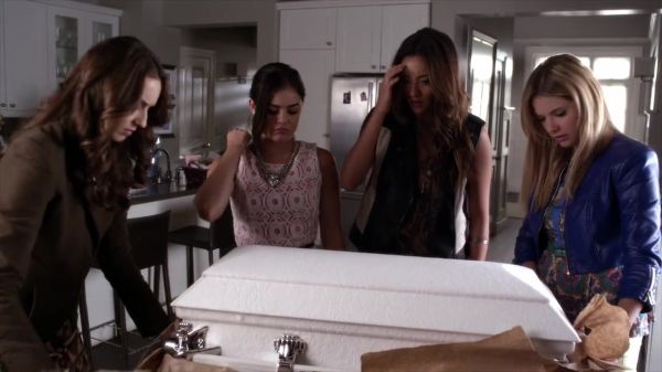 PLL_S04E12_720p_JACK_Up_DownloadSeriesHere_0498.jpg