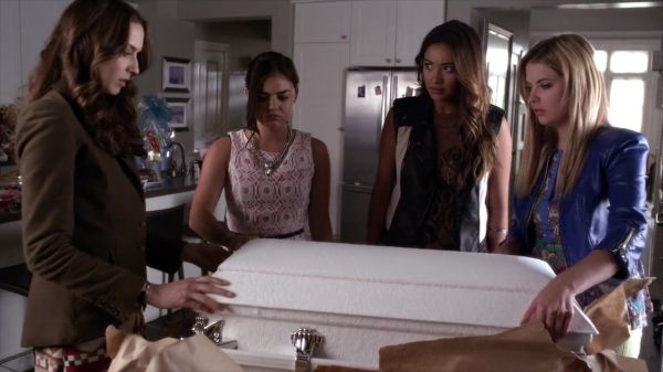 PLL_S04E12_720p_JACK_Up_DownloadSeriesHere_0508.jpg