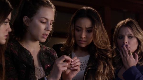 PLL_S04E17_720p_JACK_Up_DownloadSeriesHere_2542.jpg