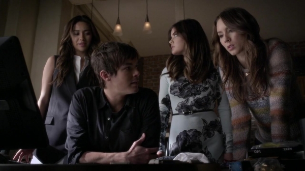 Pretty_Little_Liars_S05E23_Mini_720p_WEB-DL_Dual_RMZ-Dinho_1198.jpg
