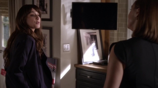 Pretty_Little_Liars_S06E11_Of_Late_I_Think_of_Rosewood_720p_WEB-DL_DD5_1_H_264-NTb_0730.jpg