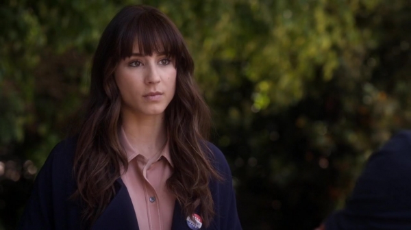 Pretty_Little_Liars_S06E11_Of_Late_I_Think_of_Rosewood_720p_WEB-DL_DD5_1_H_264-NTb_0944.jpg