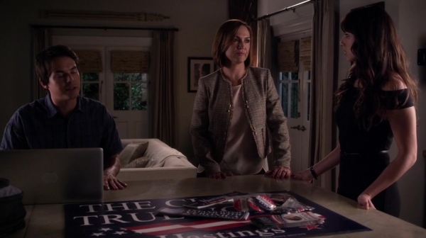 Pretty_Little_Liars_S06E12_Charlotte_s_Web_720p_WEB-DL_DD5_1_H_264-NTb_0262.jpg