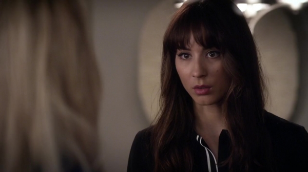 Pretty_Little_Liars_S06E13_The_Gloves_Are_On_720p_WEB-DL_DD5_1_H_264-NTb_1147.jpg