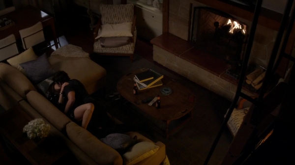 Pretty_Little_Liars_S06E13_The_Gloves_Are_On_720p_WEB-DL_DD5_1_H_264-NTb_2427.jpg