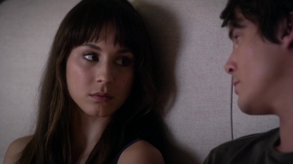 Pretty_Little_Liars_S06E15_Do_Not_Disturb_720p_WEB-DL_DD5_1_H_264-NTb_0347.jpg