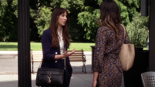 Pretty_Little_Liars_S06E15_Do_Not_Disturb_720p_WEB-DL_DD5_1_H_264-NTb_0971.jpg