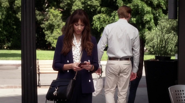 Pretty_Little_Liars_S06E15_Do_Not_Disturb_720p_WEB-DL_DD5_1_H_264-NTb_0985.jpg