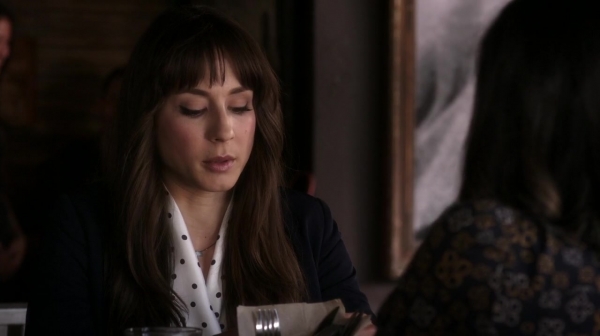 Pretty_Little_Liars_S06E15_Do_Not_Disturb_720p_WEB-DL_DD5_1_H_264-NTb_1128.jpg
