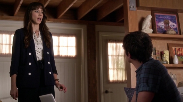 Pretty_Little_Liars_S06E15_Do_Not_Disturb_720p_WEB-DL_DD5_1_H_264-NTb_1387.jpg
