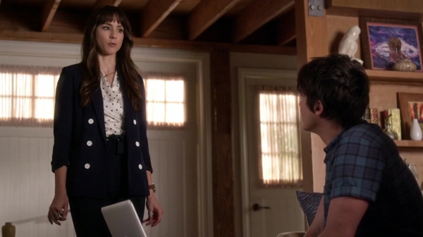 Pretty_Little_Liars_S06E15_Do_Not_Disturb_720p_WEB-DL_DD5_1_H_264-NTb_1395.jpg