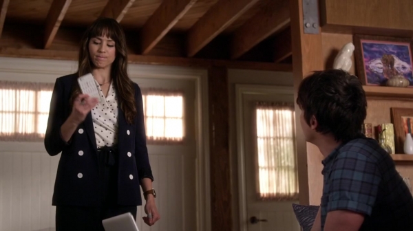 Pretty_Little_Liars_S06E15_Do_Not_Disturb_720p_WEB-DL_DD5_1_H_264-NTb_1398.jpg