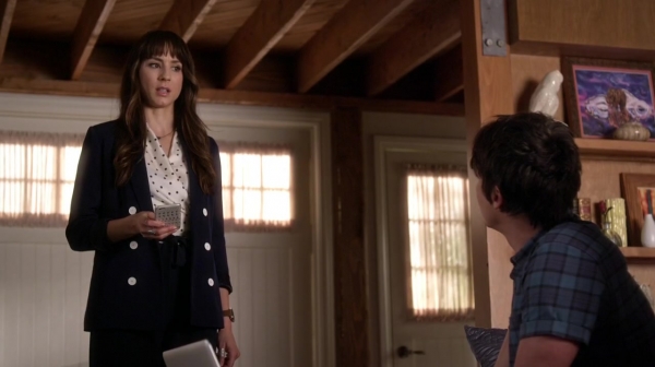 Pretty_Little_Liars_S06E15_Do_Not_Disturb_720p_WEB-DL_DD5_1_H_264-NTb_1401.jpg