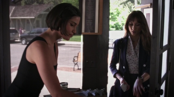 Pretty_Little_Liars_S06E15_Do_Not_Disturb_720p_WEB-DL_DD5_1_H_264-NTb_1565.jpg