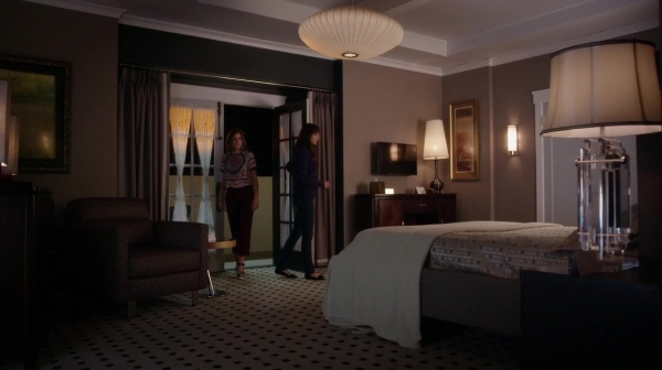 Pretty_Little_Liars_S06E15_Do_Not_Disturb_720p_WEB-DL_DD5_1_H_264-NTb_2154.jpg