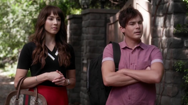 Pretty_Little_Liars_S06E17_We_ve_All_Got_Baggage_720p_WEB-DL_DD5_1_H_264-NTb_0828.jpg