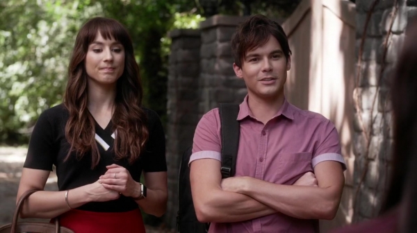 Pretty_Little_Liars_S06E17_We_ve_All_Got_Baggage_720p_WEB-DL_DD5_1_H_264-NTb_0834.jpg