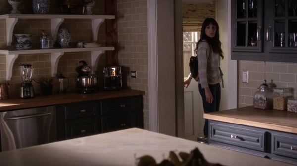 Pretty_Little_Liars_S06E17_We_ve_All_Got_Baggage_720p_WEB-DL_DD5_1_H_264-NTb_1798.jpg