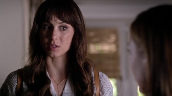 Pretty_Little_Liars_S06E17_We_ve_All_Got_Baggage_720p_WEB-DL_DD5_1_H_264-NTb_1822.jpg