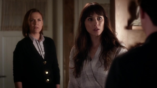 Pretty_Little_Liars_S06E17_We_ve_All_Got_Baggage_720p_WEB-DL_DD5_1_H_264-NTb_2111.jpg