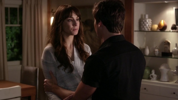 Pretty_Little_Liars_S06E17_We_ve_All_Got_Baggage_720p_WEB-DL_DD5_1_H_264-NTb_2388.jpg