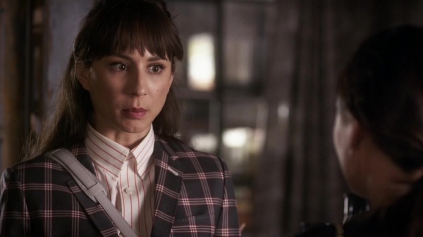 Pretty_Little_Liars_S06E18_Burn_This_720p_WEB-DL_DD5_1_H_264-NTb_0956.jpg