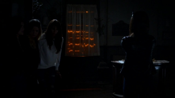 Pretty_Little_Liars_S07E10_WEB-DL_720p_DUAL_WWW_COMANDOTORRENTS_COM_2139.jpg