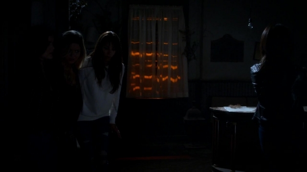 Pretty_Little_Liars_S07E10_WEB-DL_720p_DUAL_WWW_COMANDOTORRENTS_COM_2140.jpg