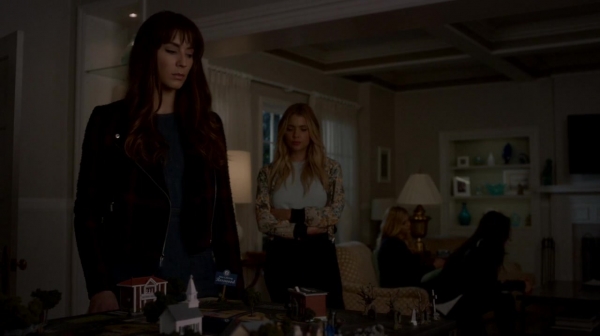 Pretty_Little_Liars_S07E14_WEB-DL_720p_DUAL_WWW_COMANDOTORRENTS_COM_2250.jpg