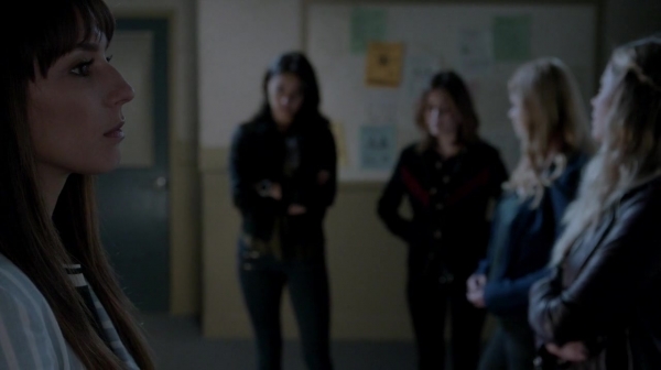 Pretty_Little_Liars_S07E19_WEB-DL_720p_DUAL_WWW_COMANDOTORRENTS_COM_1776.jpg