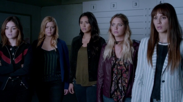 Pretty_Little_Liars_S07E19_WEB-DL_720p_DUAL_WWW_COMANDOTORRENTS_COM_1837.jpg