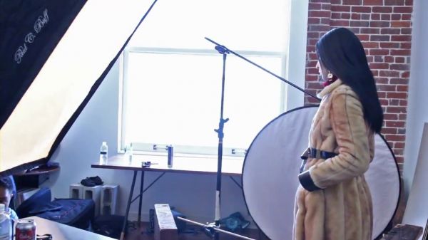 Schon21_presents___Behind_the_scenes_with_Troian_Bellisario_mp4__1_281129.jpg